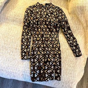 Perfect for NYE, Beautiful sequined cocktail dress, and only been worn once.